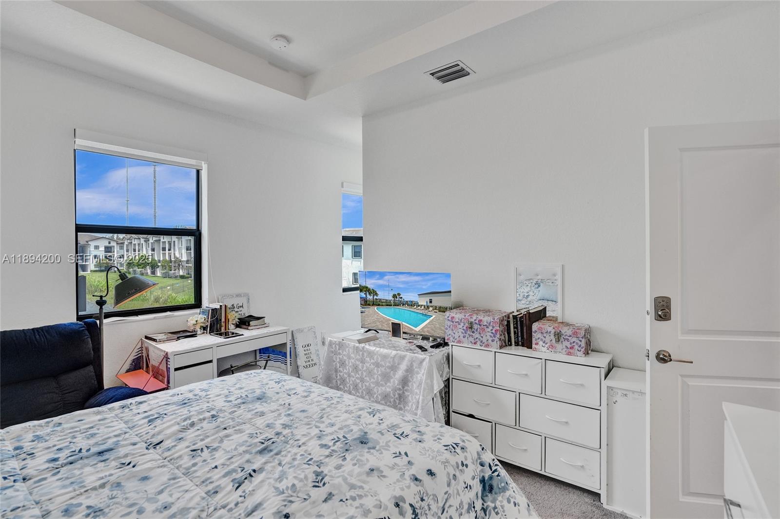 VISTA LAGO - Residential