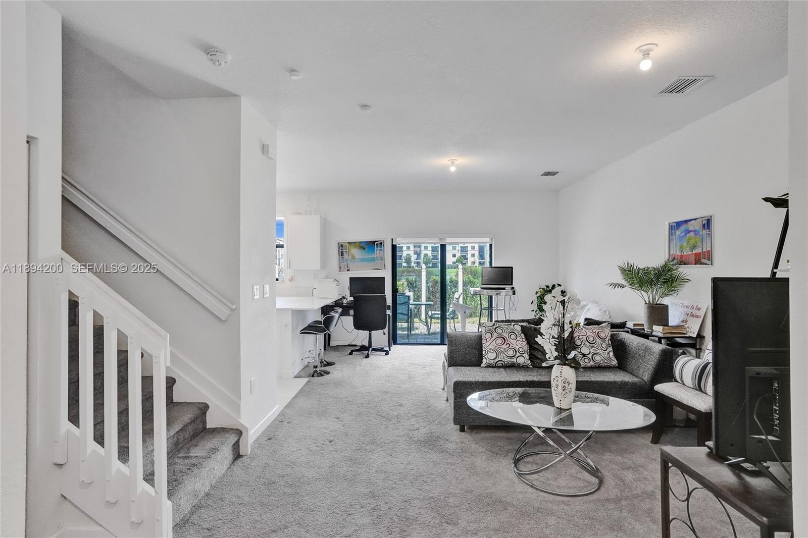 VISTA LAGO - Residential