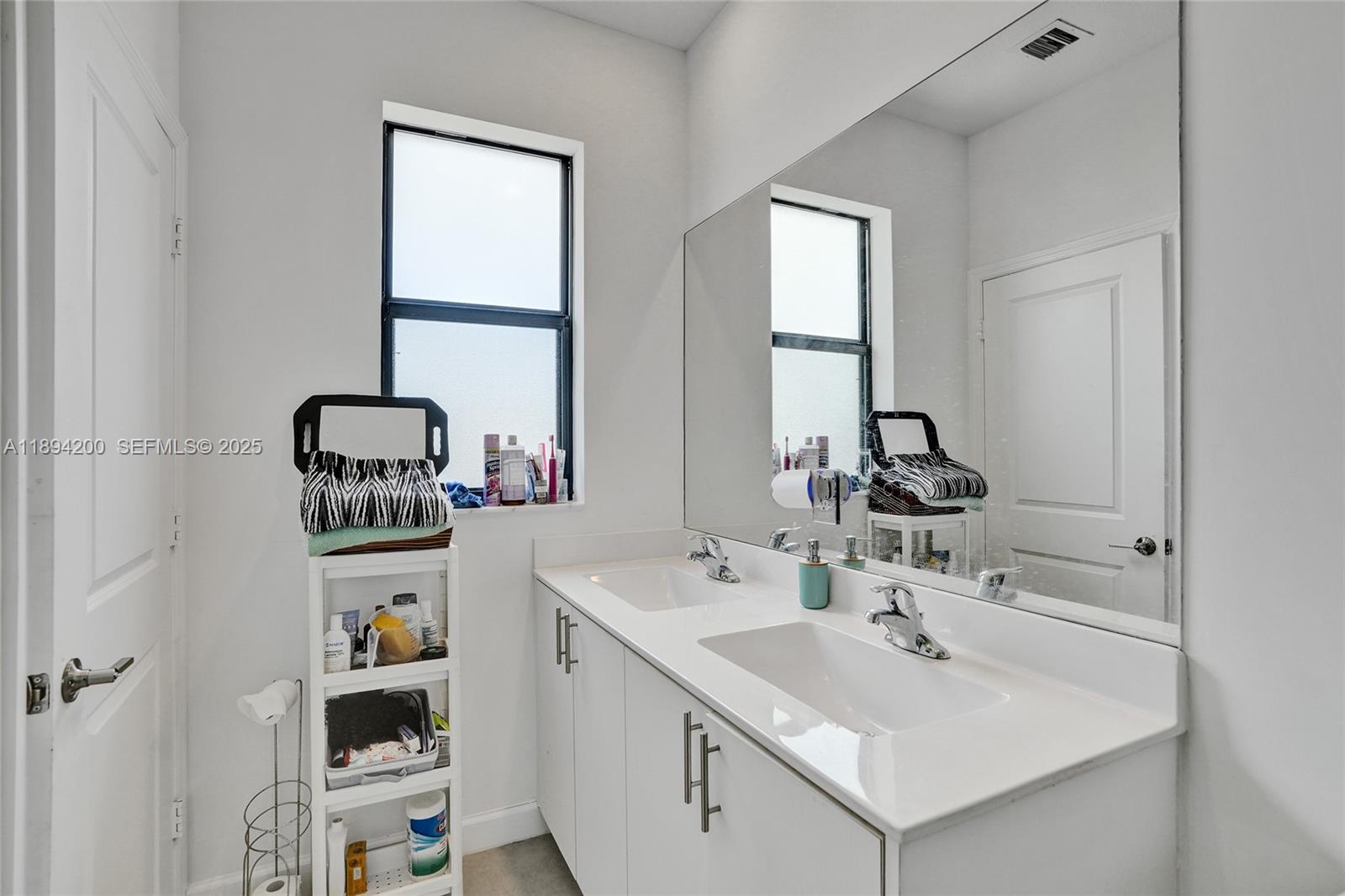 VISTA LAGO - Residential