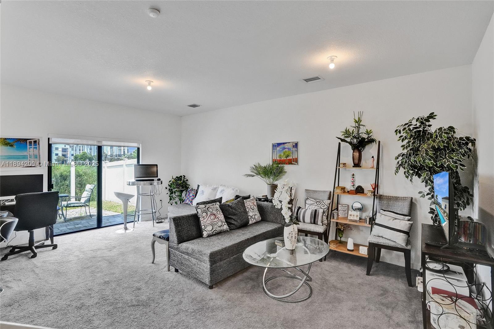 VISTA LAGO - Residential