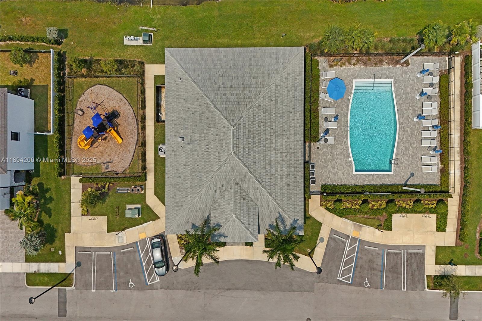 VISTA LAGO - Residential