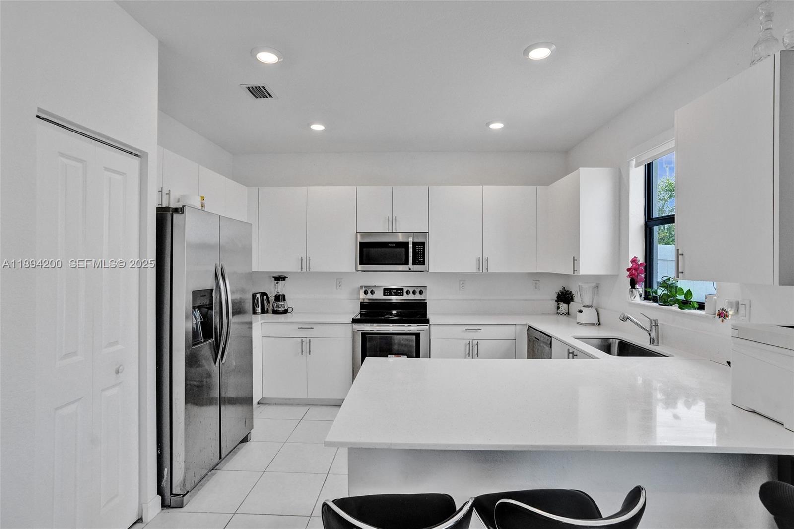 VISTA LAGO - Residential