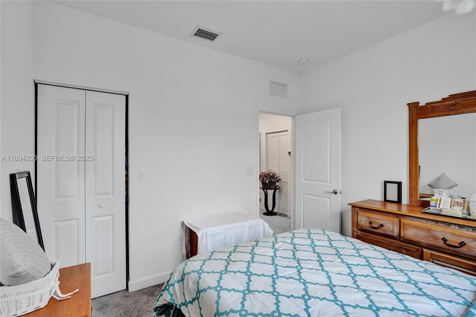 VISTA LAGO - Residential