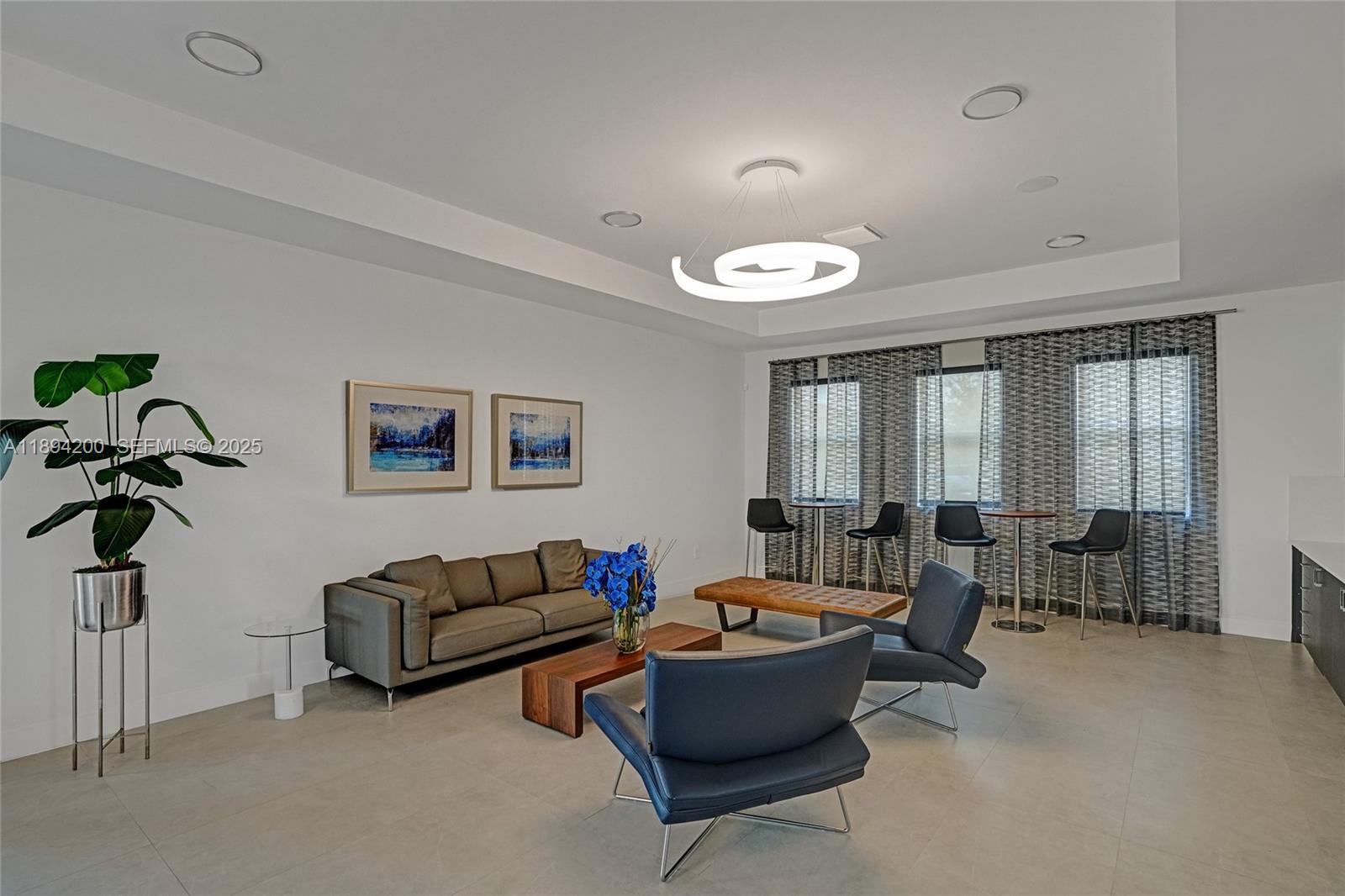 VISTA LAGO - Residential