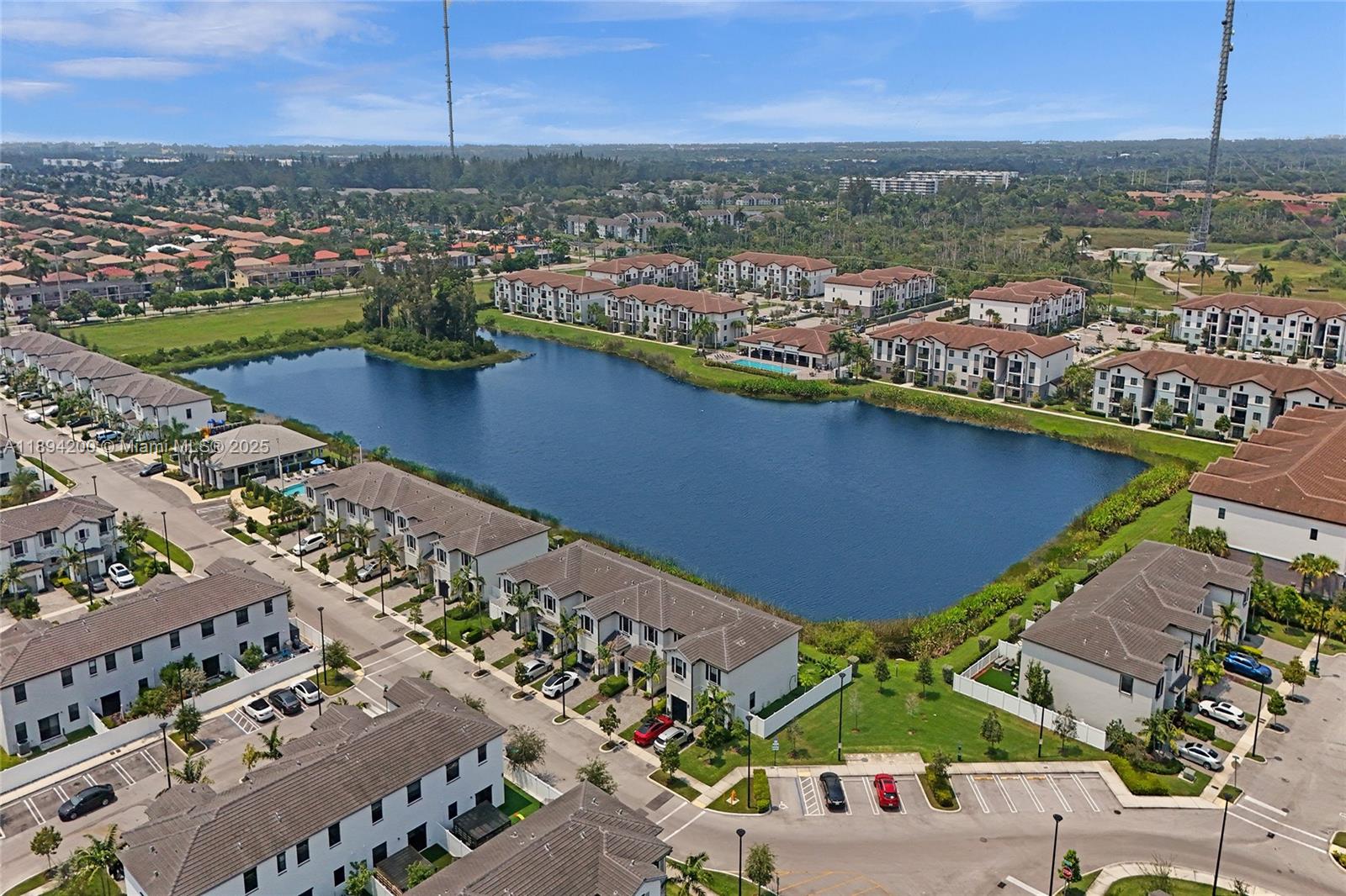VISTA LAGO - Residential