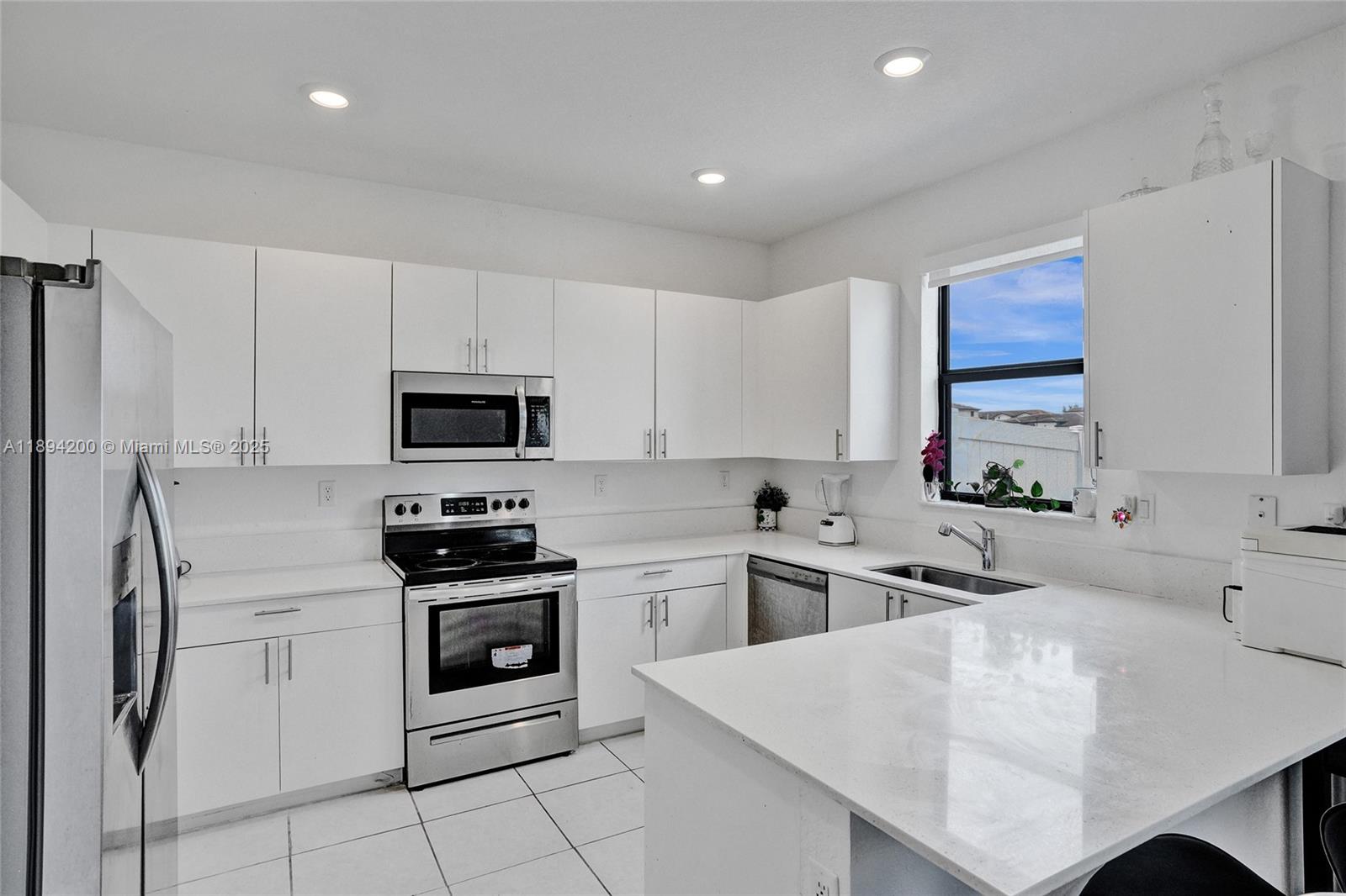 VISTA LAGO - Residential