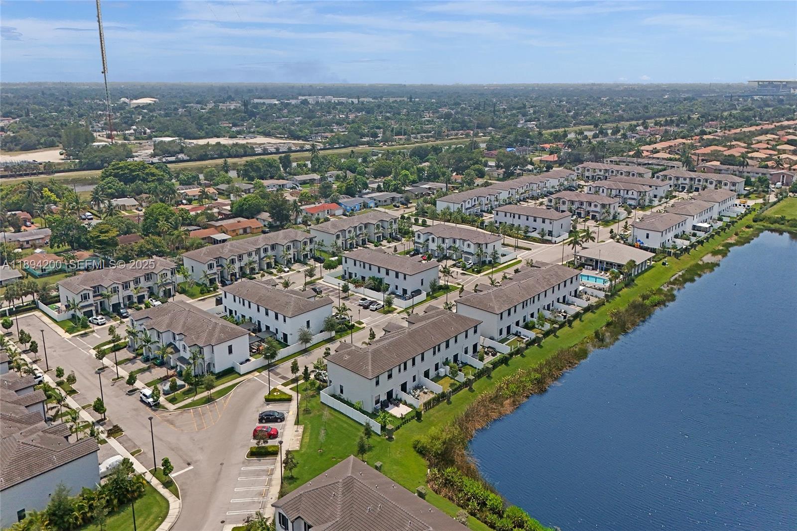 VISTA LAGO - Residential