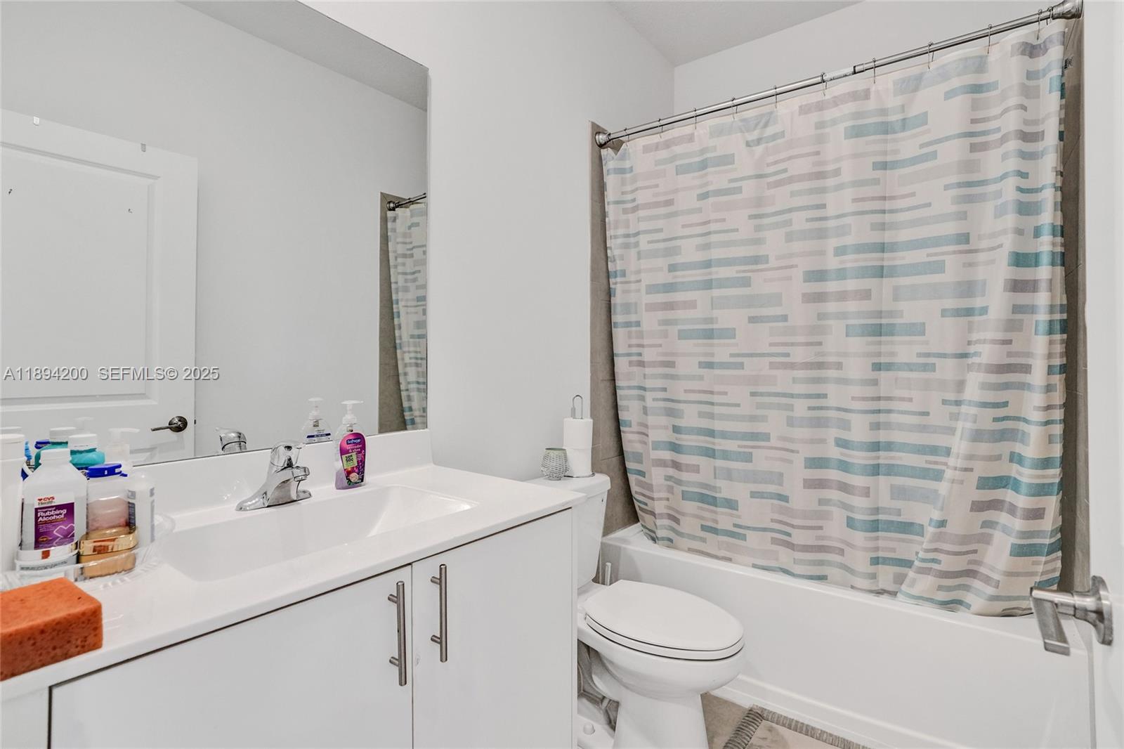 VISTA LAGO - Residential