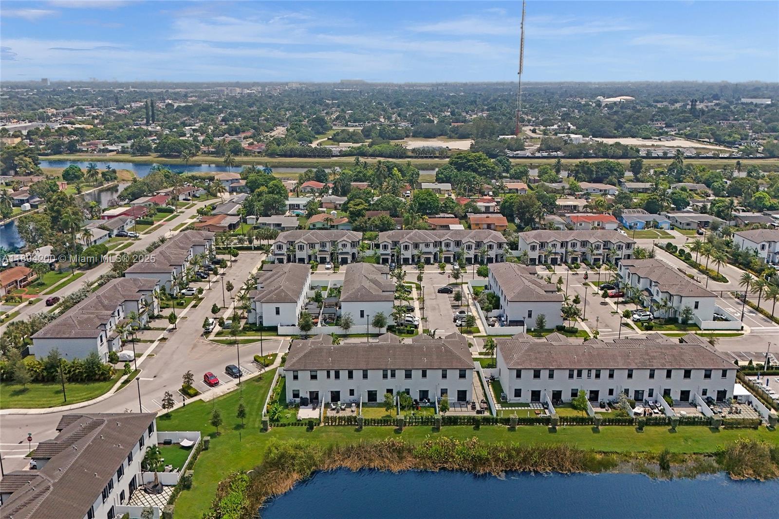 VISTA LAGO - Residential