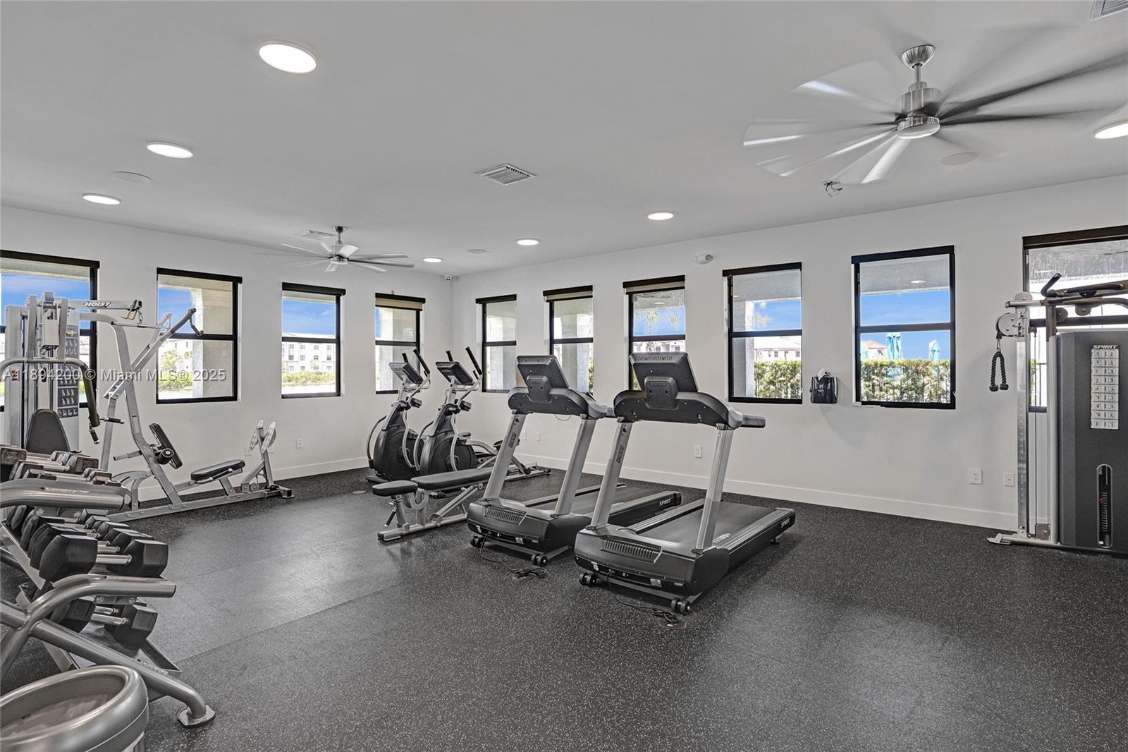 VISTA LAGO - Residential