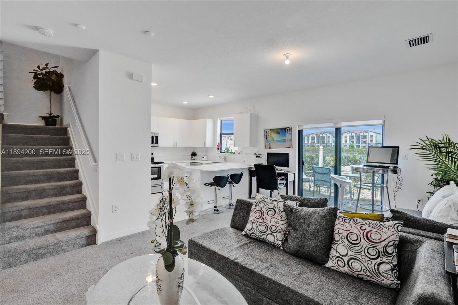 VISTA LAGO - Residential