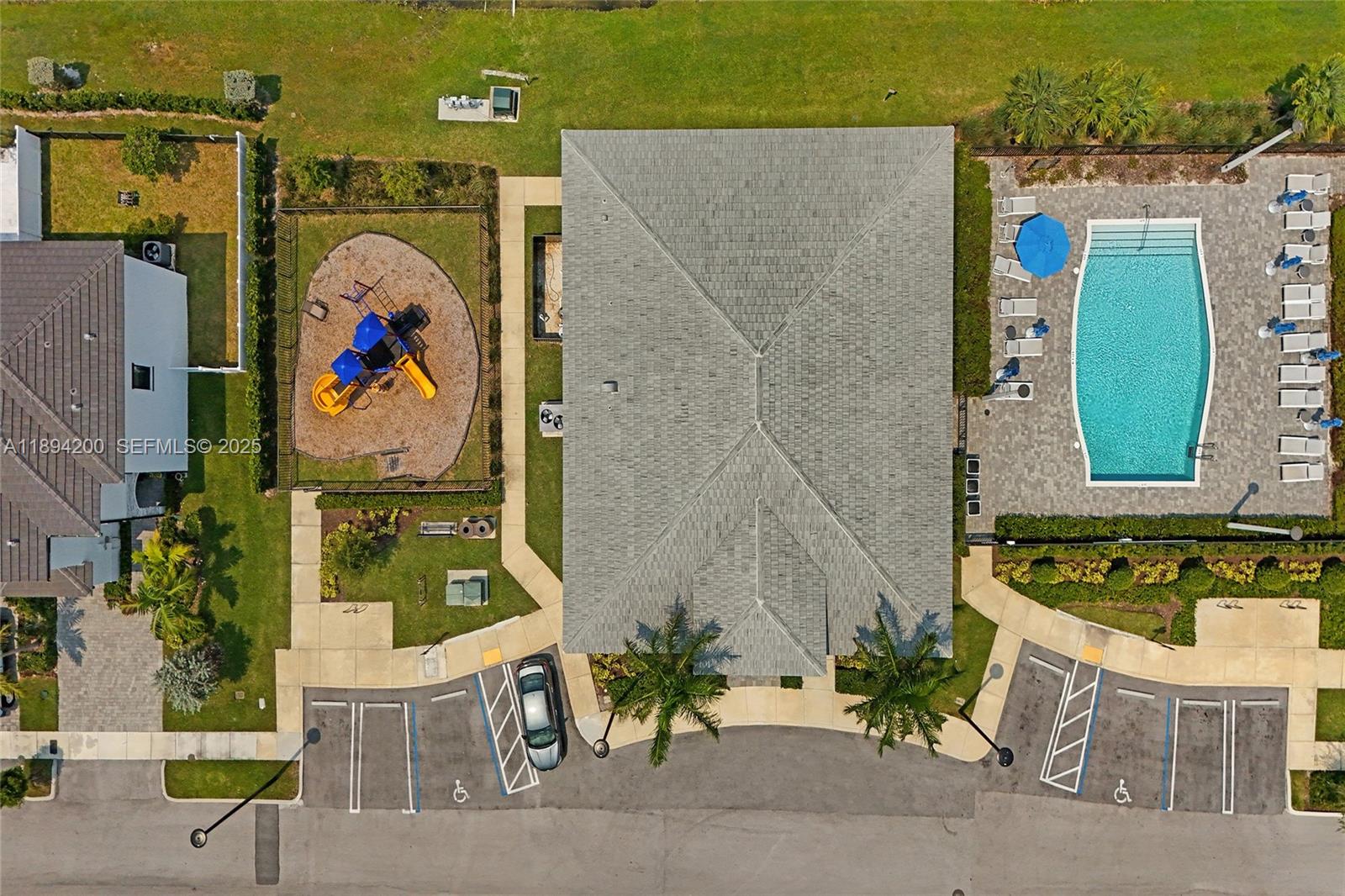 VISTA LAGO - Residential