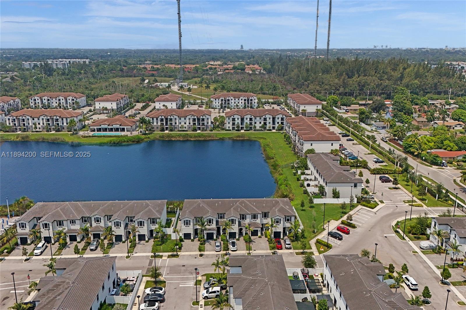 VISTA LAGO - Residential