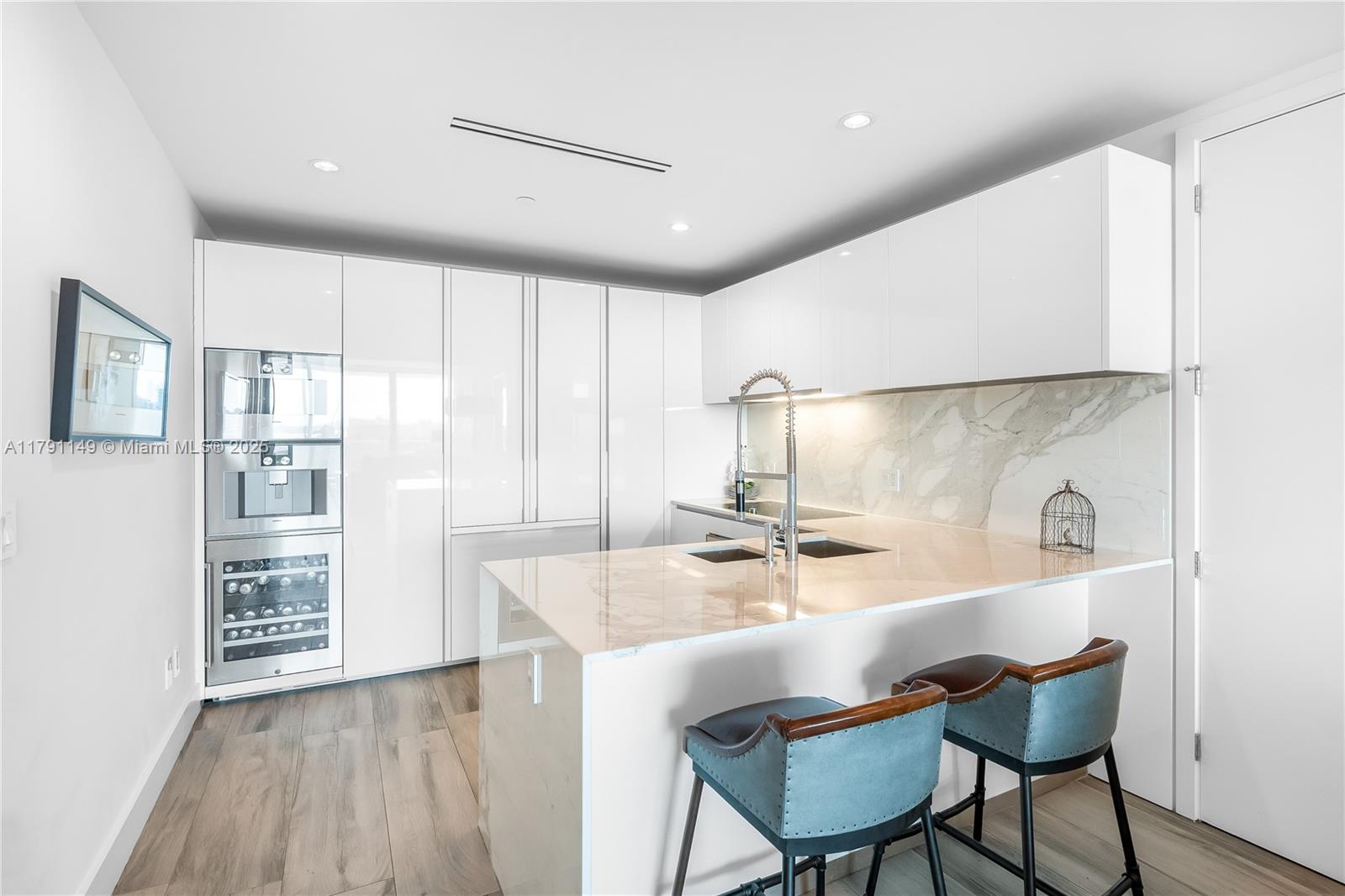 OCEANA BAL HARBOUR CONDO - Residential