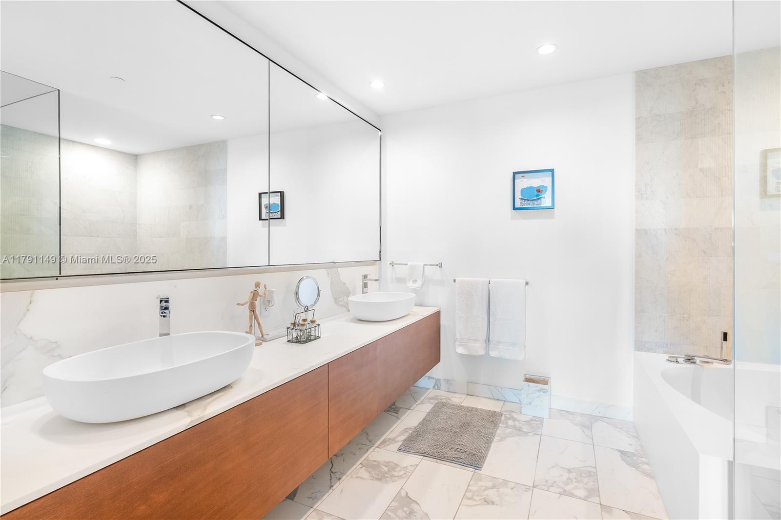 OCEANA BAL HARBOUR CONDO - Residential