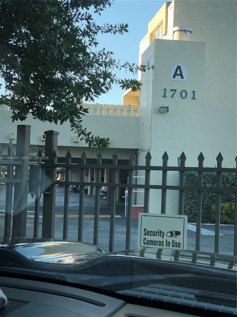 NORTHGATE TOWNHOUSE CONDO - Residential Lease