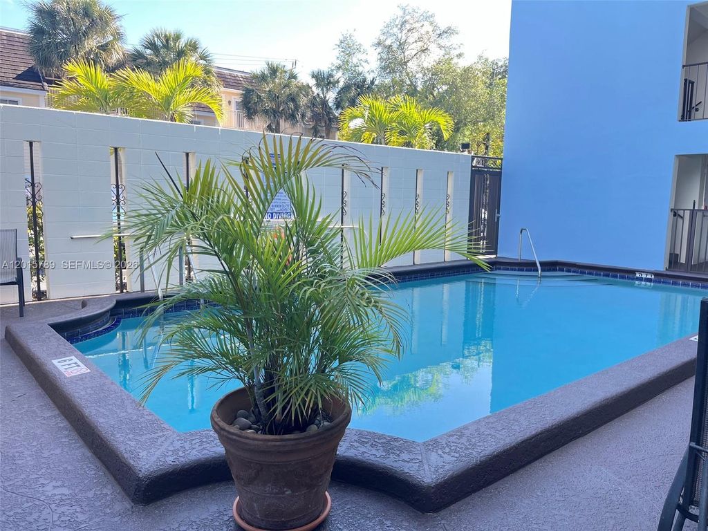 Photo of 611 NE 14th Ave #202, Fort Lauderdale, FL 33304 (MLS # A12015789)