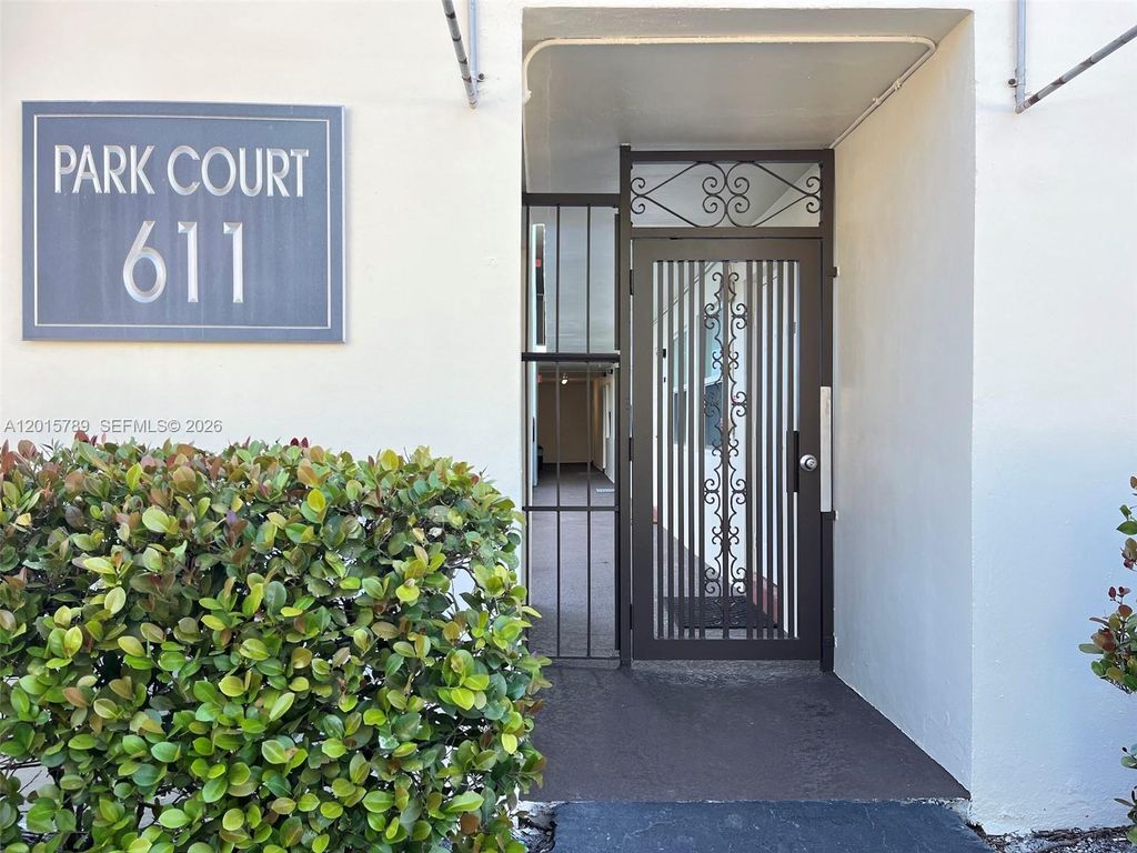 Photo of 611 NE 14th Ave #202, Fort Lauderdale, FL 33304 (MLS # A12015789)