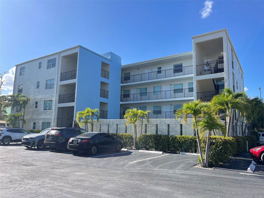 Photo of 611 NE 14th Ave #202, Fort Lauderdale, FL 33304 (MLS # A12015789)