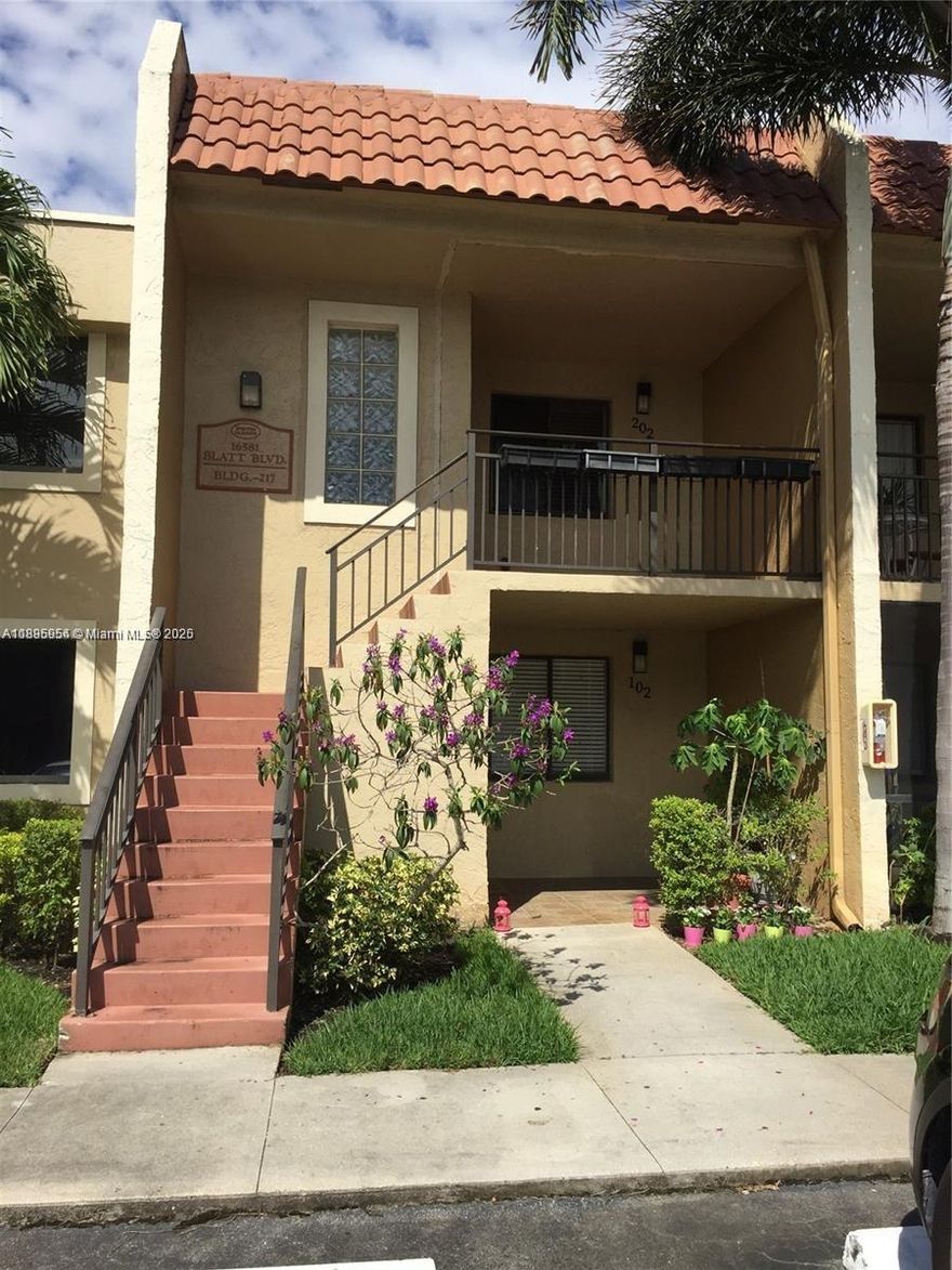 Beautiful modern fully remodeled condo. Featuring 2 spacious bedrooms and 2 elegant bathrooms, renovated kitchen with spacious cabinets, stainless steel appliances and granite countertops. The bathrooms have been totally updated with contemporary finishes, and the home offers, hardwood floors that bring warmth and style. Located in the prestigious Gardens community at Weston, recognized for its excellent upkeep, tranquility and safety. Only first month and one month security deposit required,a great opportunity in Weston!