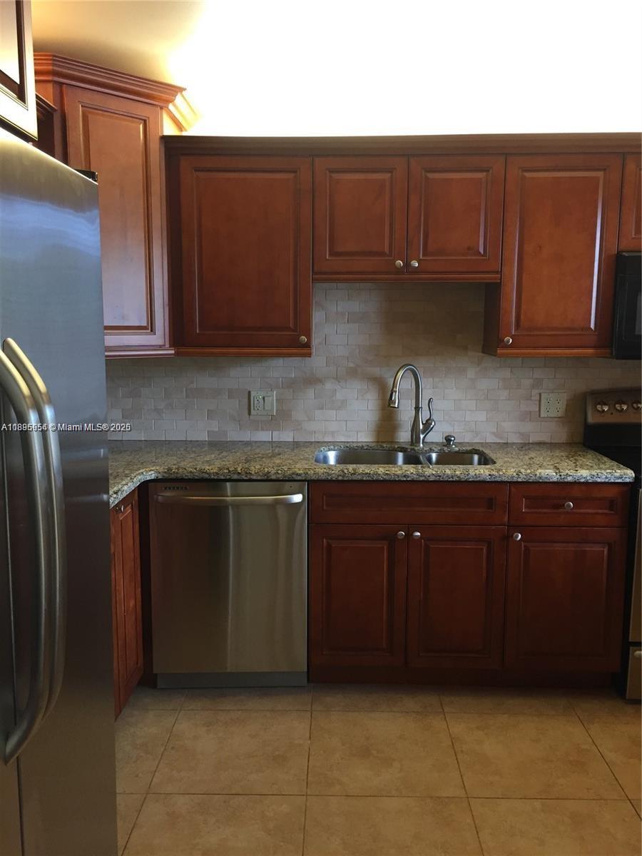 GARDENS AT BONAVENTURE 14 - Residential Lease