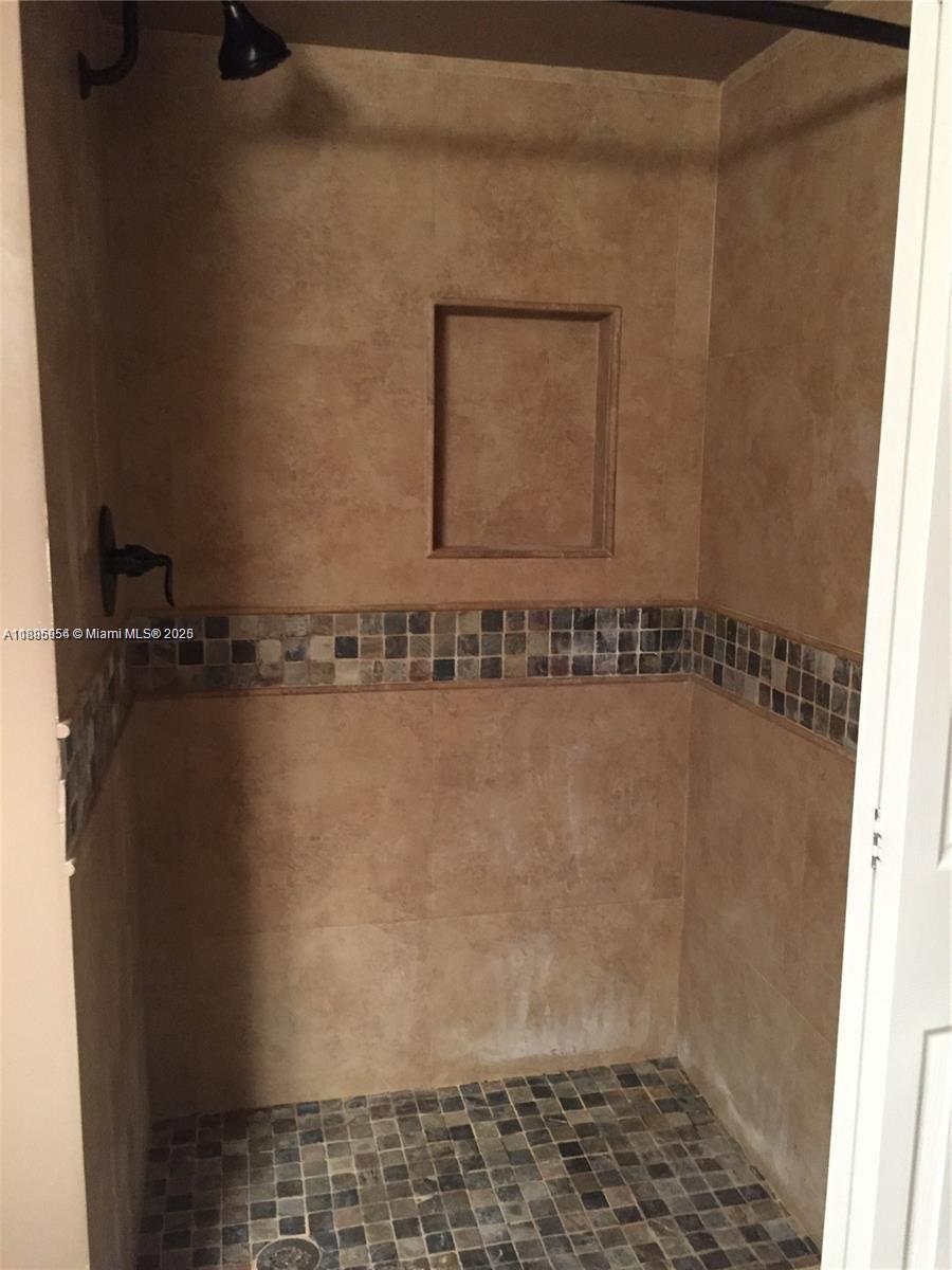 GARDENS AT BONAVENTURE 14 - Residential Lease
