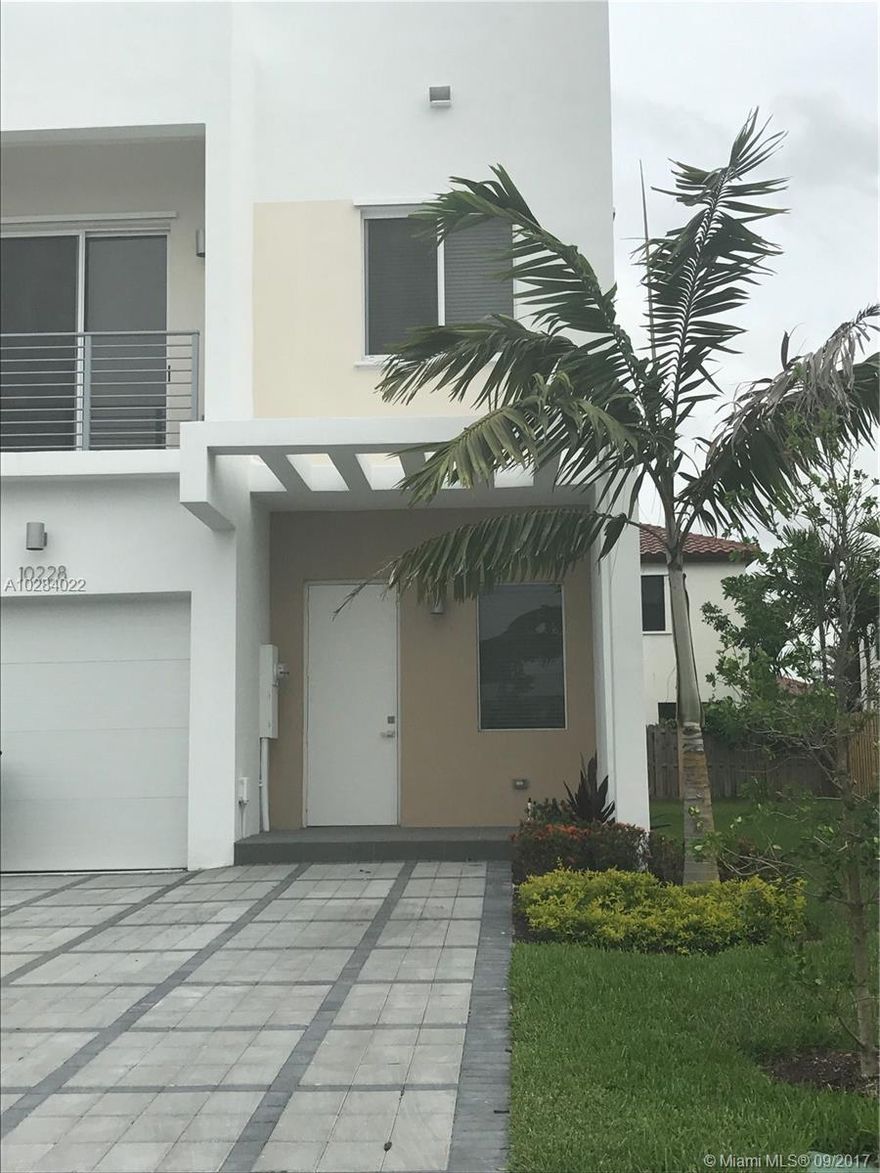 Brand new townhouse 3 bedrooms 2 and half bathrooms.  Modern design.  Incredible location within walking distance to CVS,TJMAX,Banks, Publix Supermarket, restaurants, charter schools.  Gorgeous kitchen with stain steel appliances.  Cable, internet and alarm.  Basic Services included with rent.