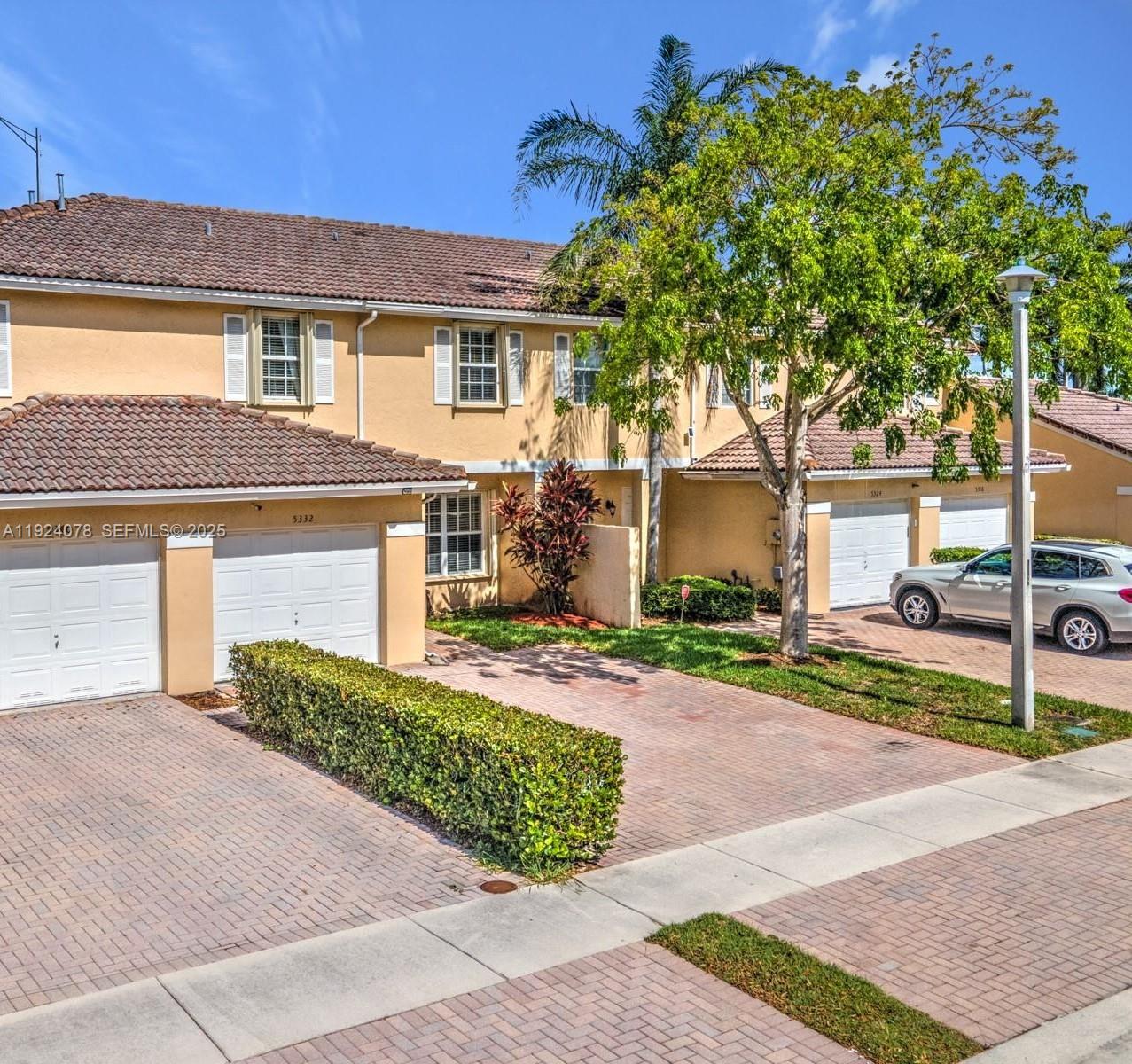 RAINTREE VILLAS - Residential