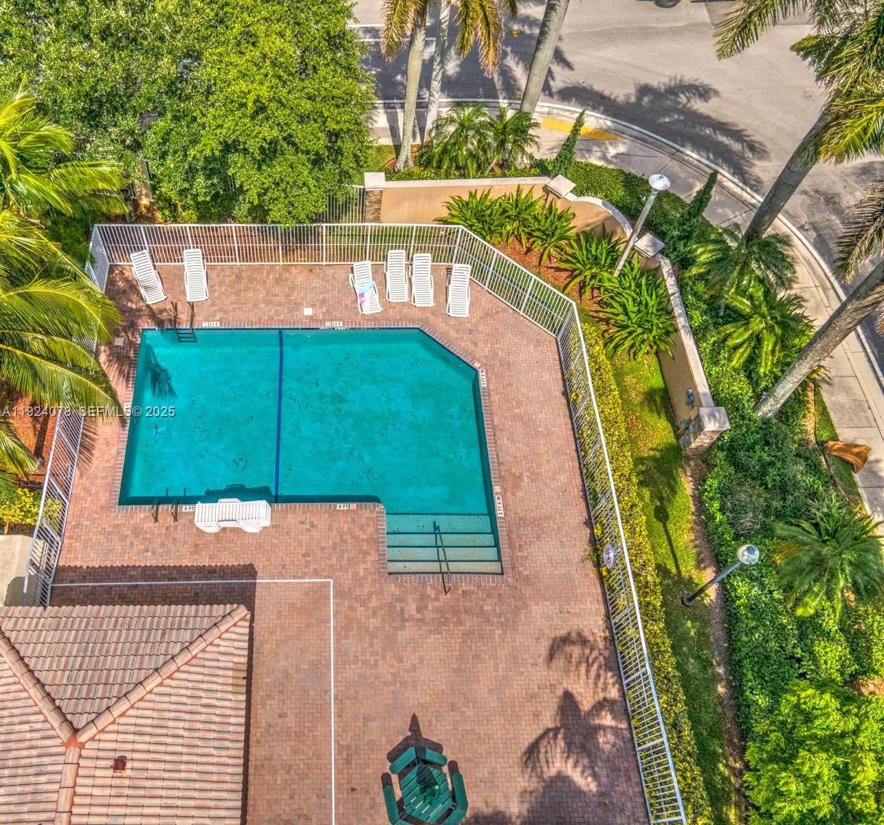 RAINTREE VILLAS - Residential