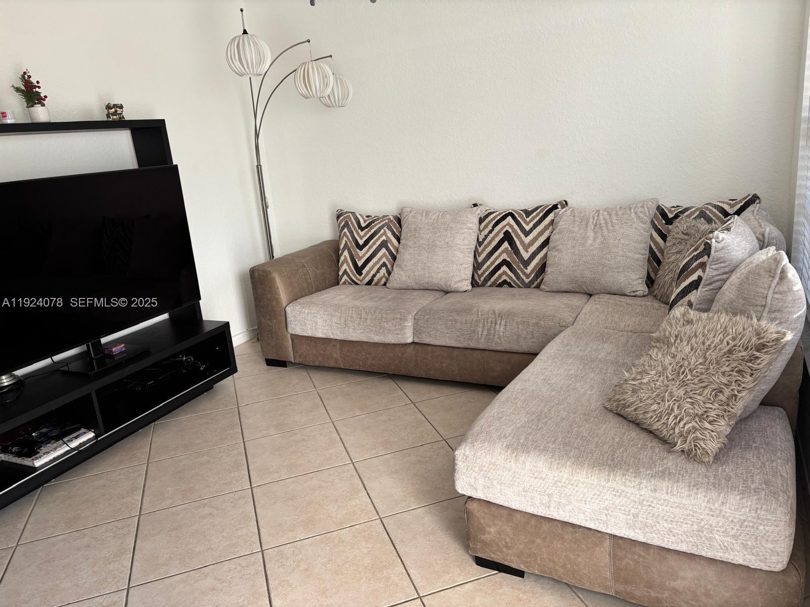 RAINTREE VILLAS - Residential