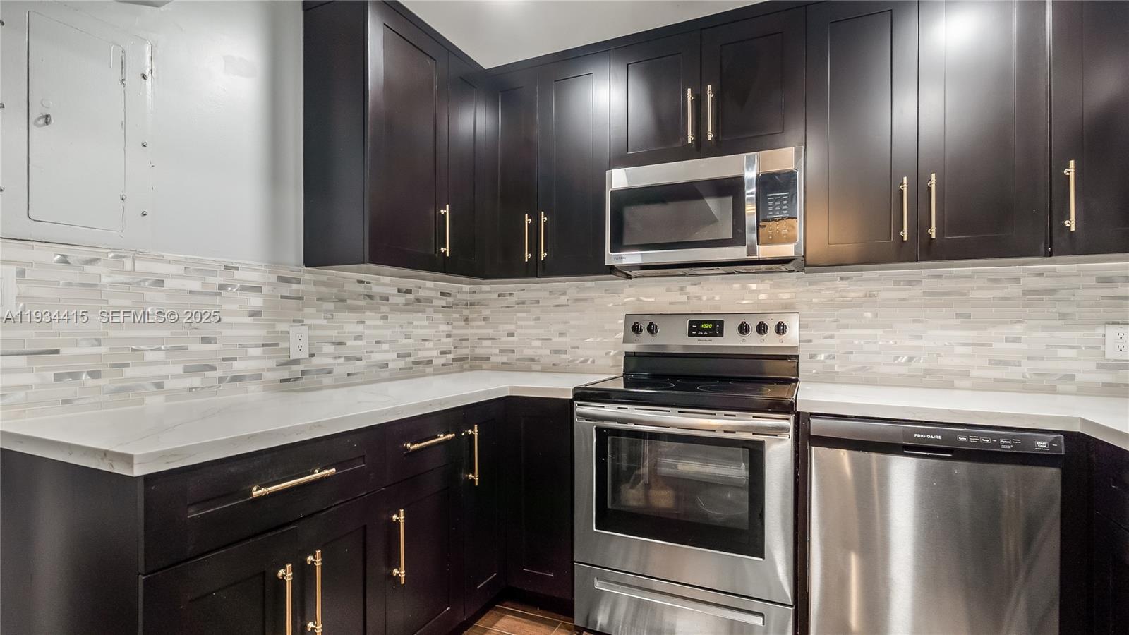 COLONIAL LAKES VILLAS - Residential