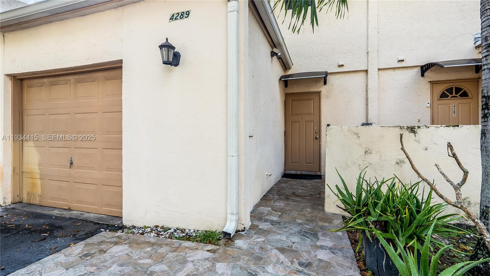 COLONIAL LAKES VILLAS - Residential