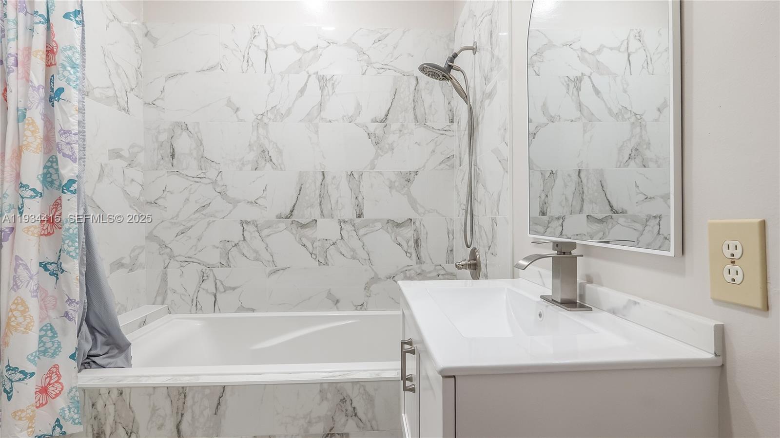 COLONIAL LAKES VILLAS - Residential