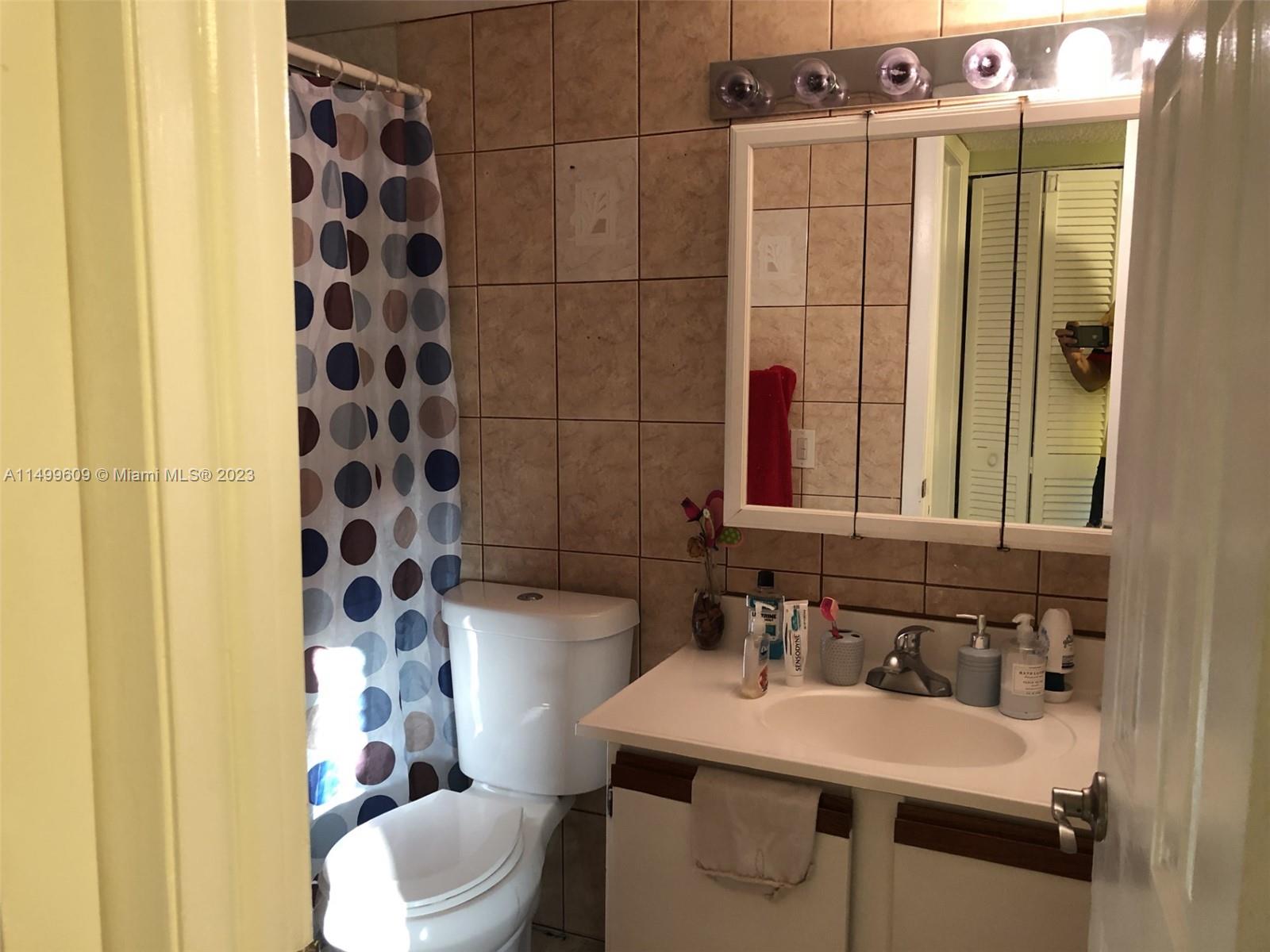 APPLEGREEN CONDO APTS 4 - Residential Lease