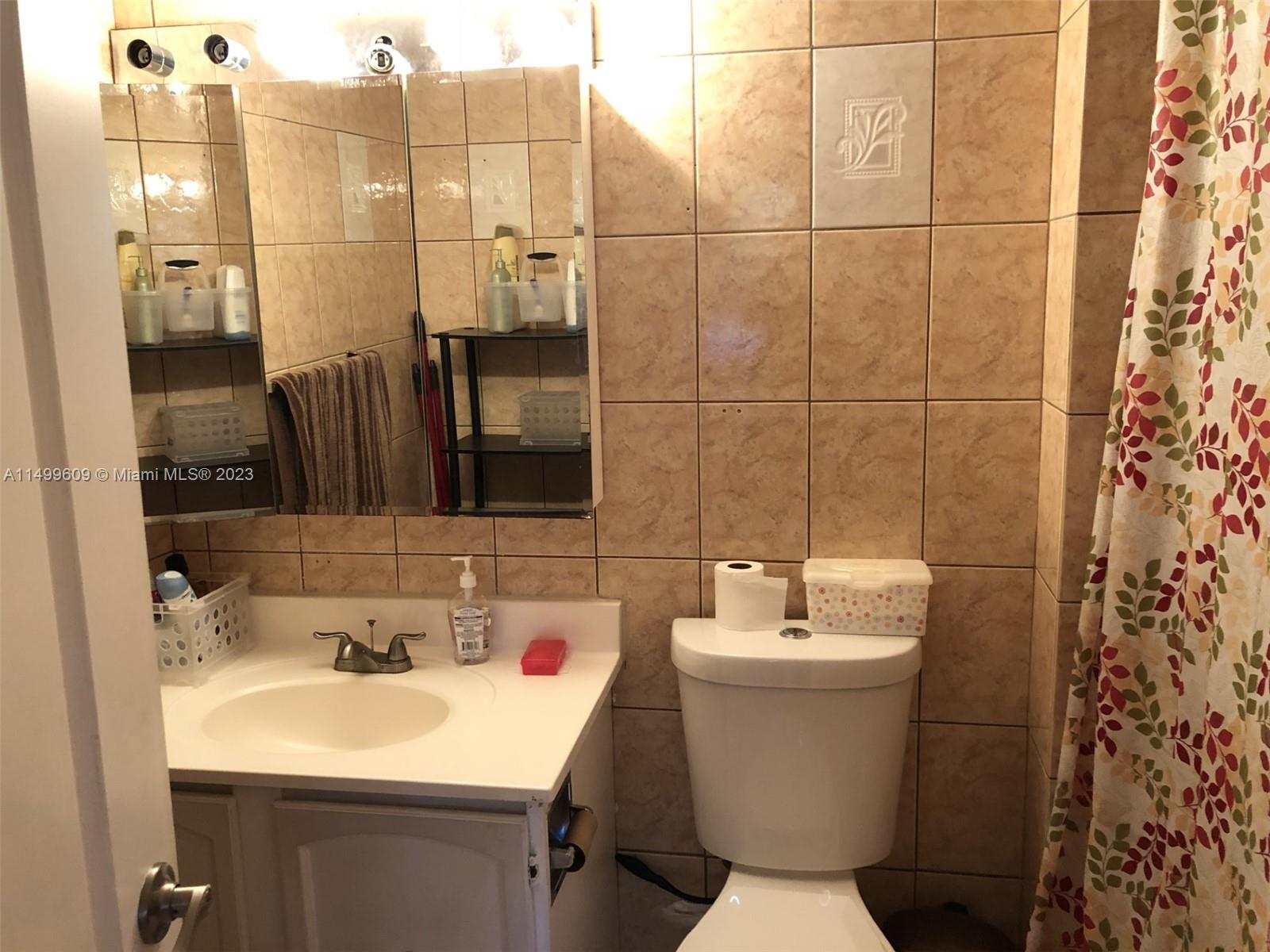 APPLEGREEN CONDO APTS 4 - Residential Lease