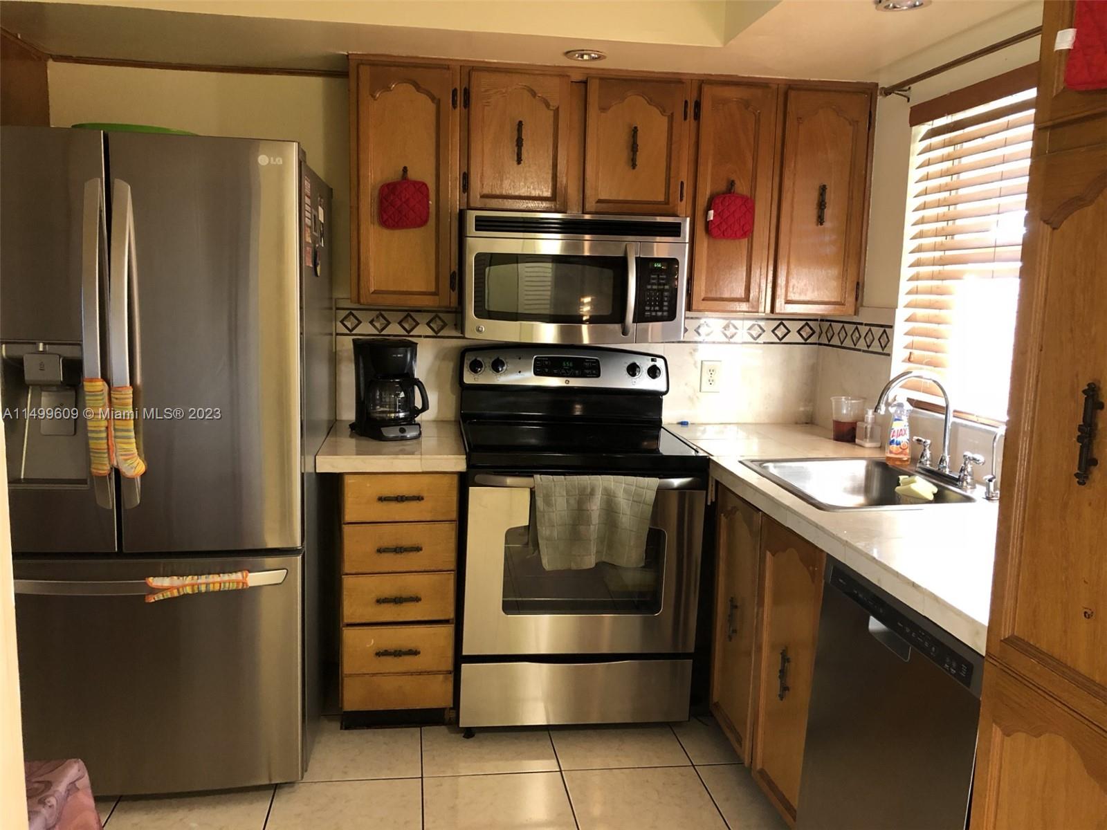 APPLEGREEN CONDO APTS 4 - Residential Lease