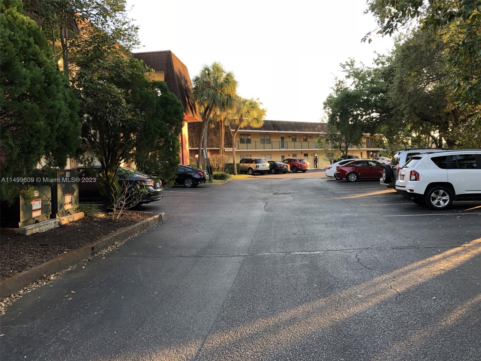 APPLEGREEN CONDO APTS 4 - Residential Lease