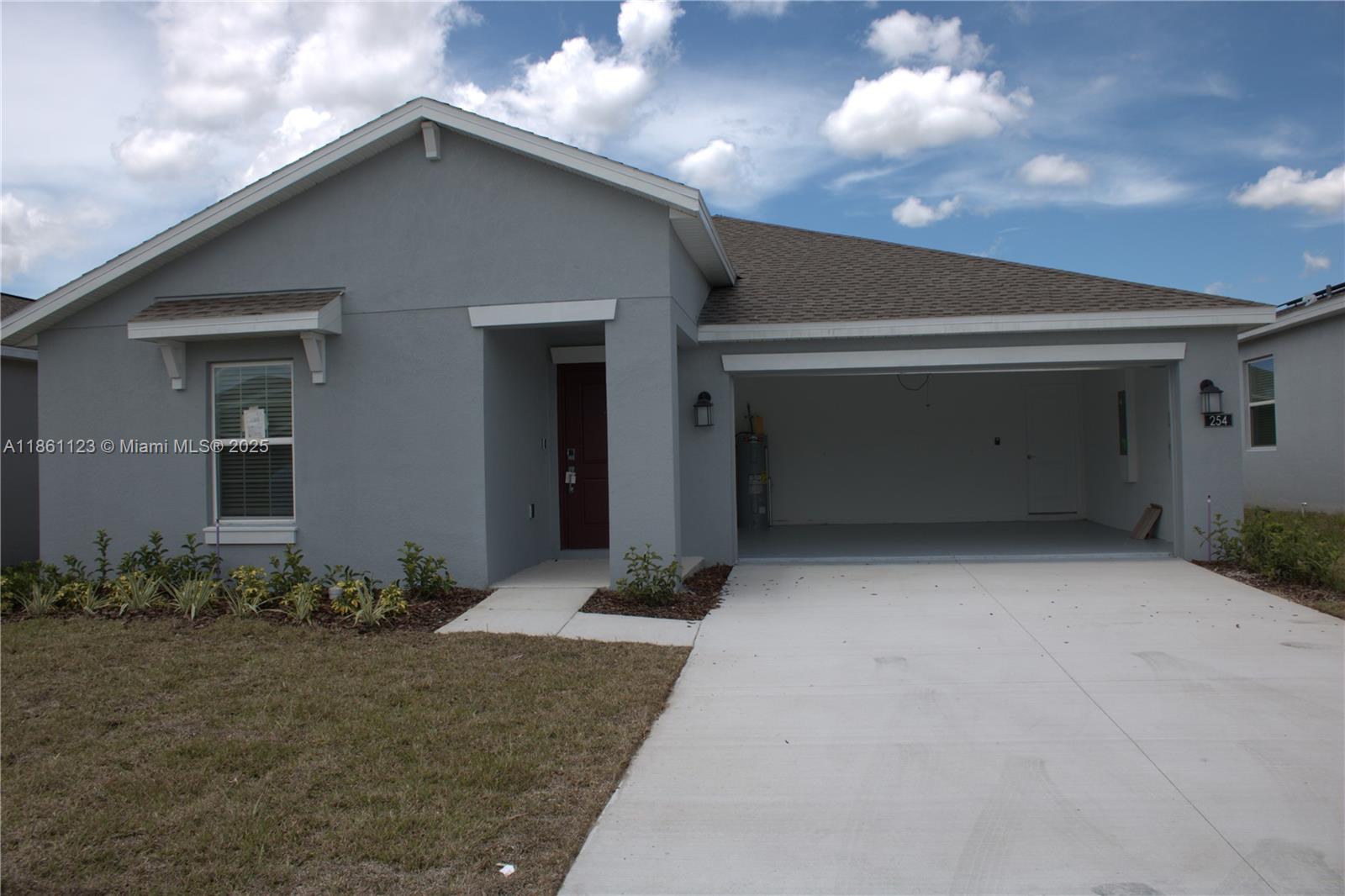 Home in Astonia – Davenport!
Stunning 3BR/2BA single-family home with 2-car garage, featuring stainless steel appliances, quartz countertops, blinds throughout, walk-in closet, dual-sink vanity in master, solar panels, sprinkler system. Spacious fenced patio provides safety and comfort for children and pets. No HOA application required. Showing schedule through Showing Assists.