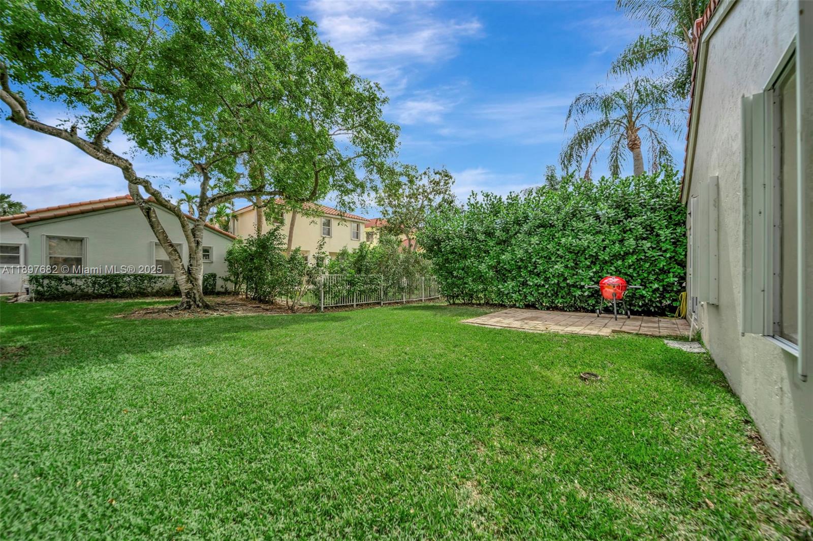 HOLLYWOOD LAKES COUNTRY C - Residential