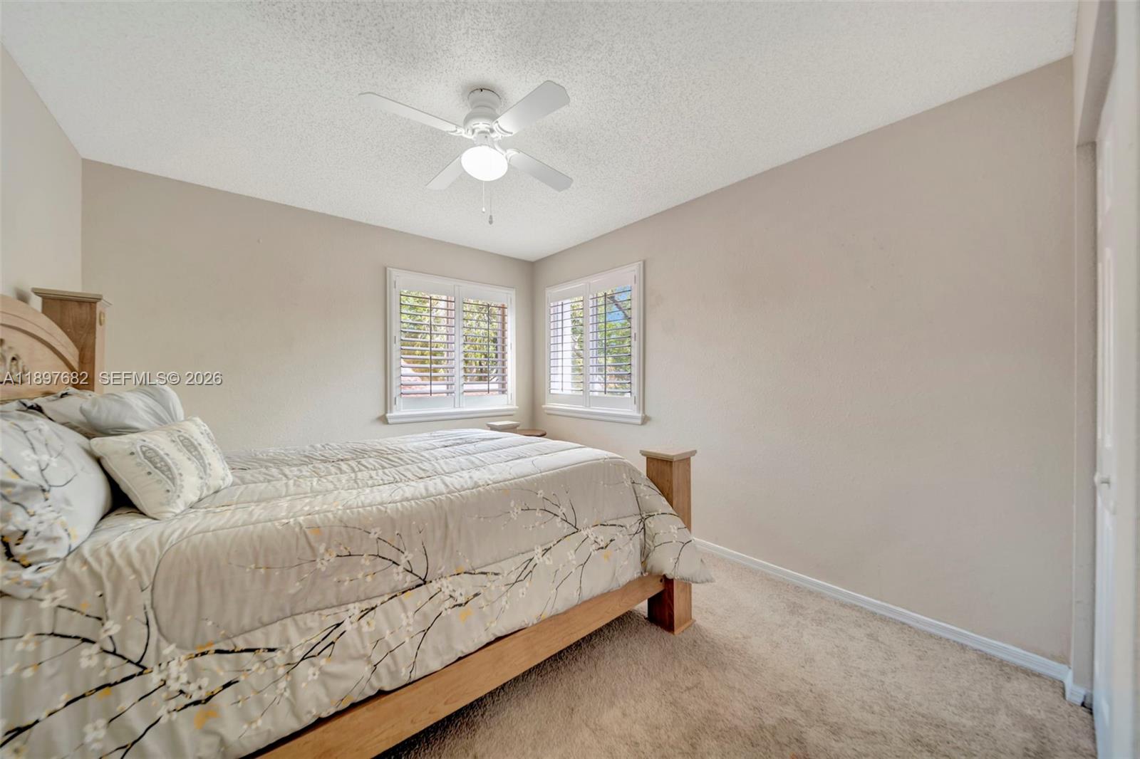 HOLLYWOOD LAKES COUNTRY C - Residential