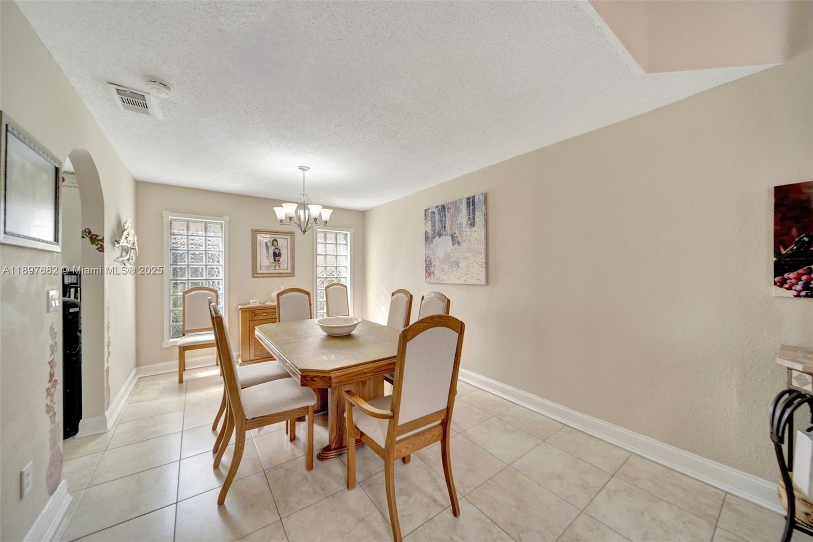 HOLLYWOOD LAKES COUNTRY C - Residential