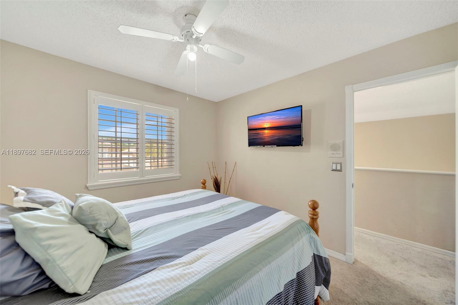 HOLLYWOOD LAKES COUNTRY C - Residential