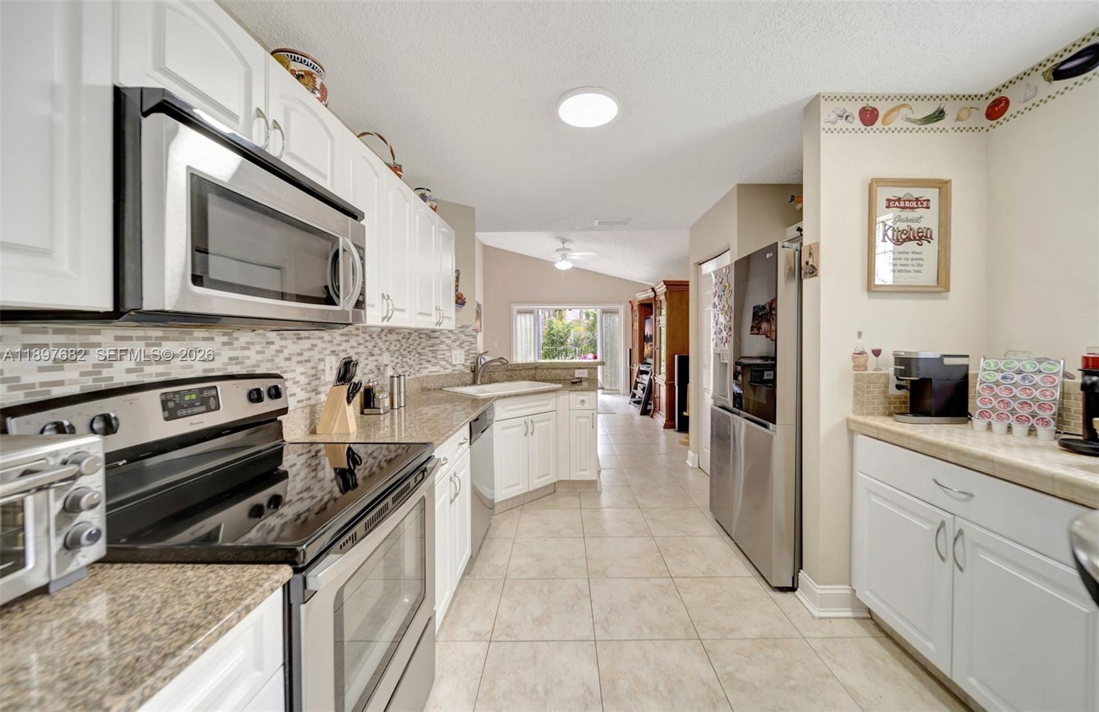 HOLLYWOOD LAKES COUNTRY C - Residential