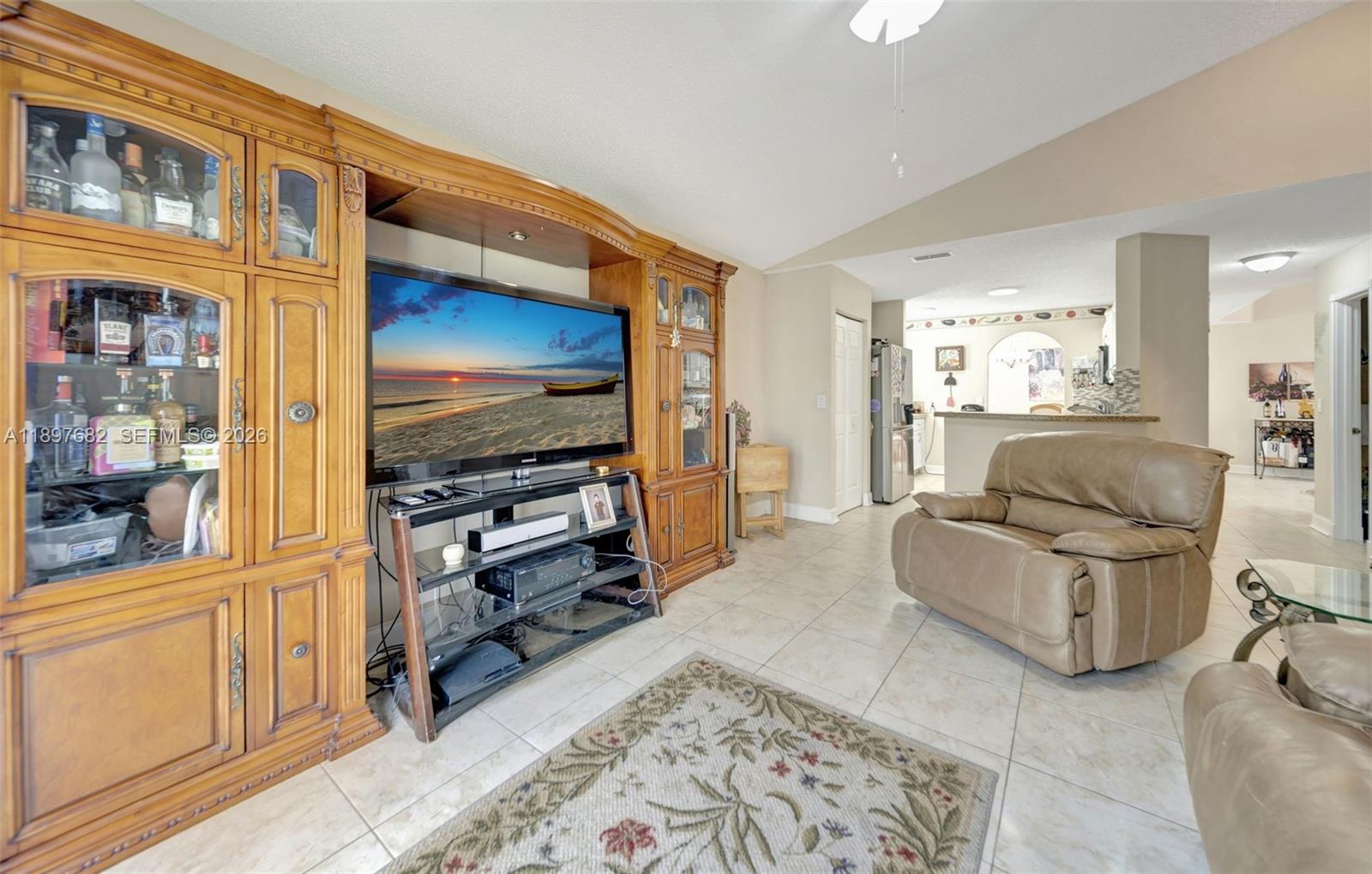 HOLLYWOOD LAKES COUNTRY C - Residential