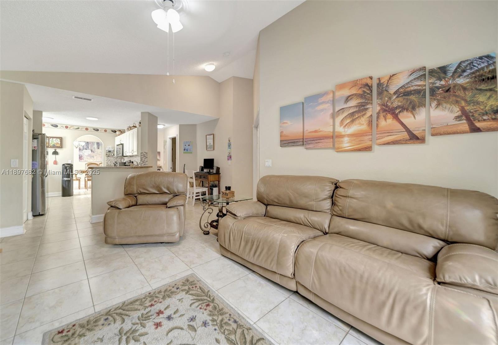 HOLLYWOOD LAKES COUNTRY C - Residential
