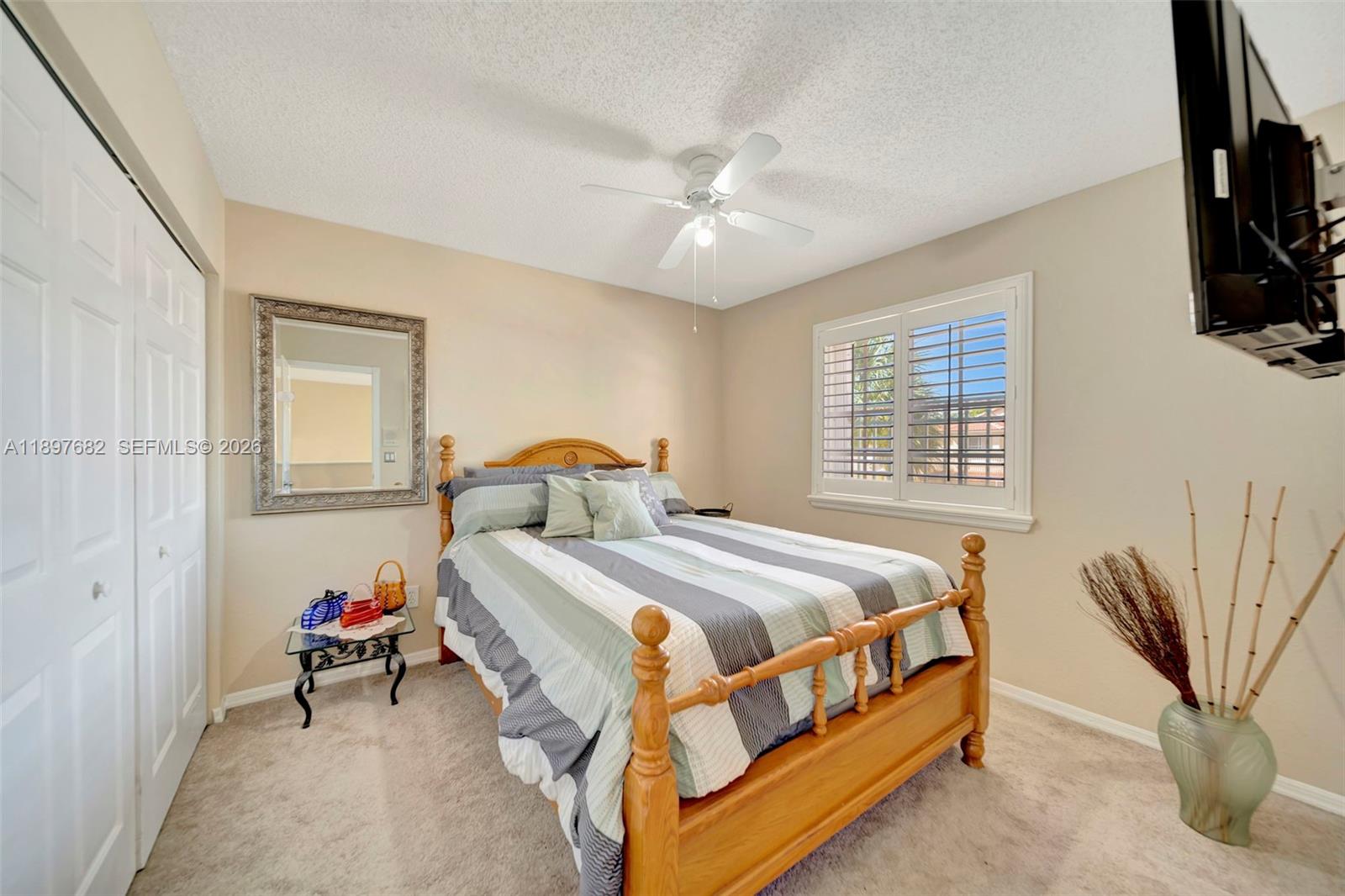 HOLLYWOOD LAKES COUNTRY C - Residential