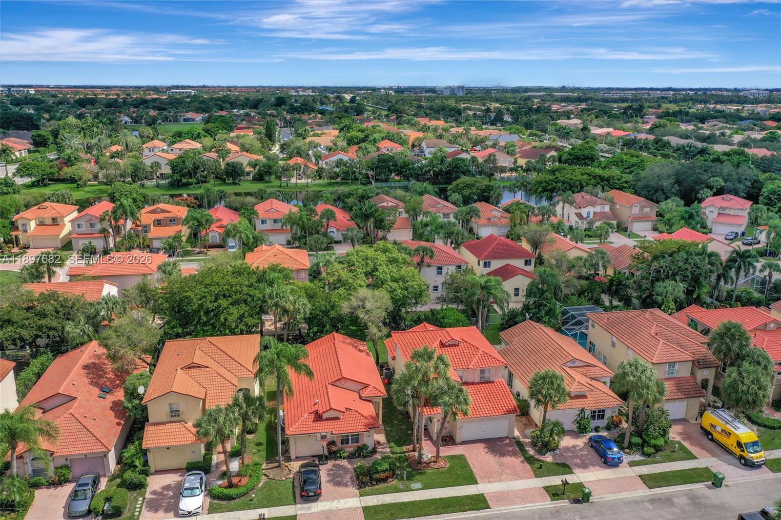 HOLLYWOOD LAKES COUNTRY C - Residential