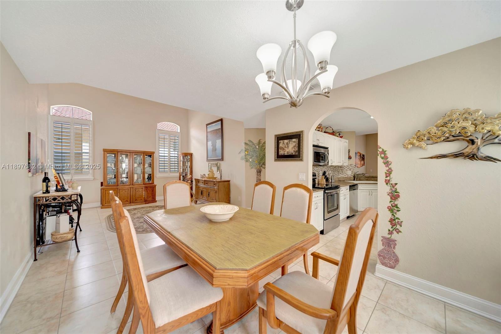 HOLLYWOOD LAKES COUNTRY C - Residential