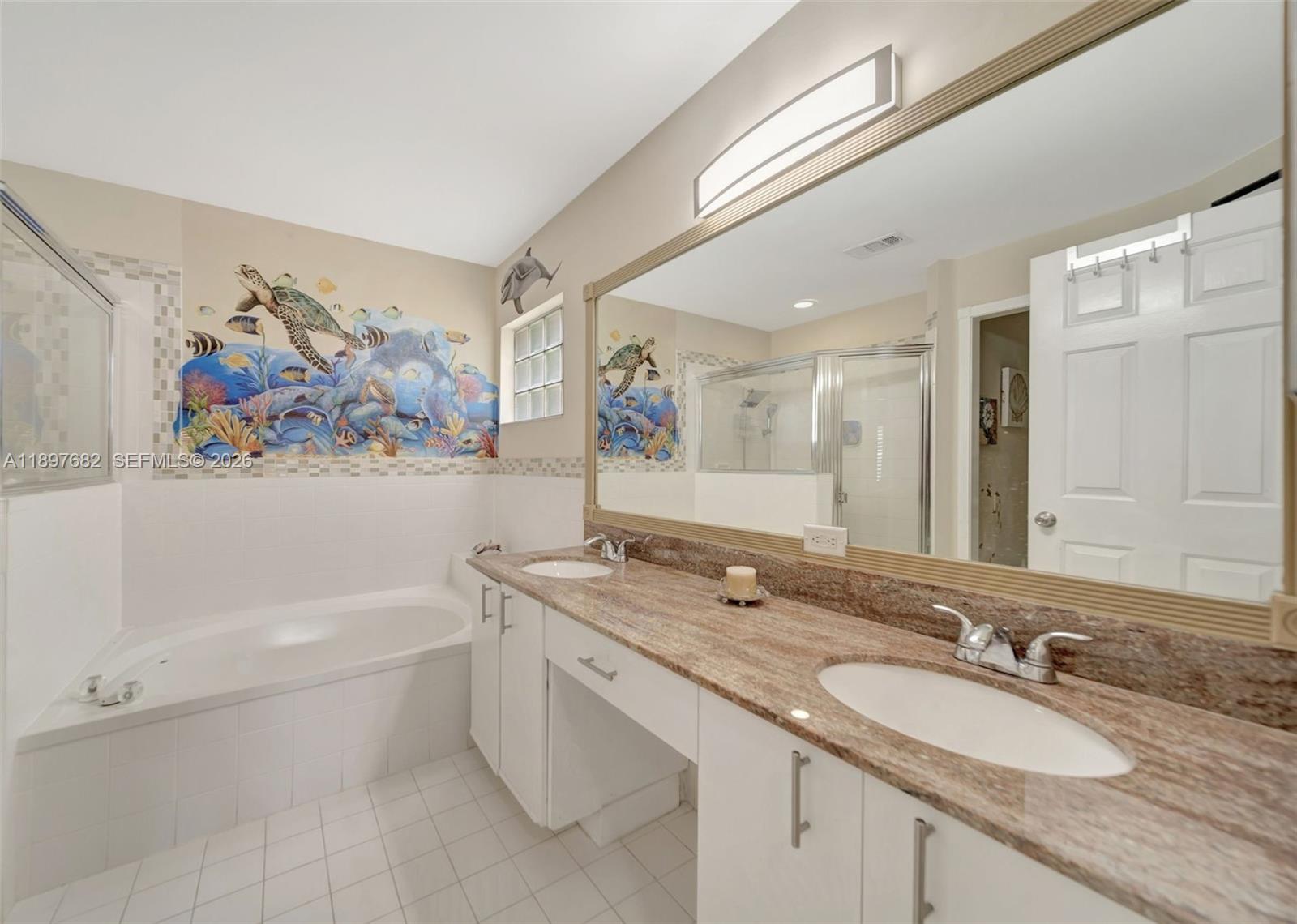 HOLLYWOOD LAKES COUNTRY C - Residential