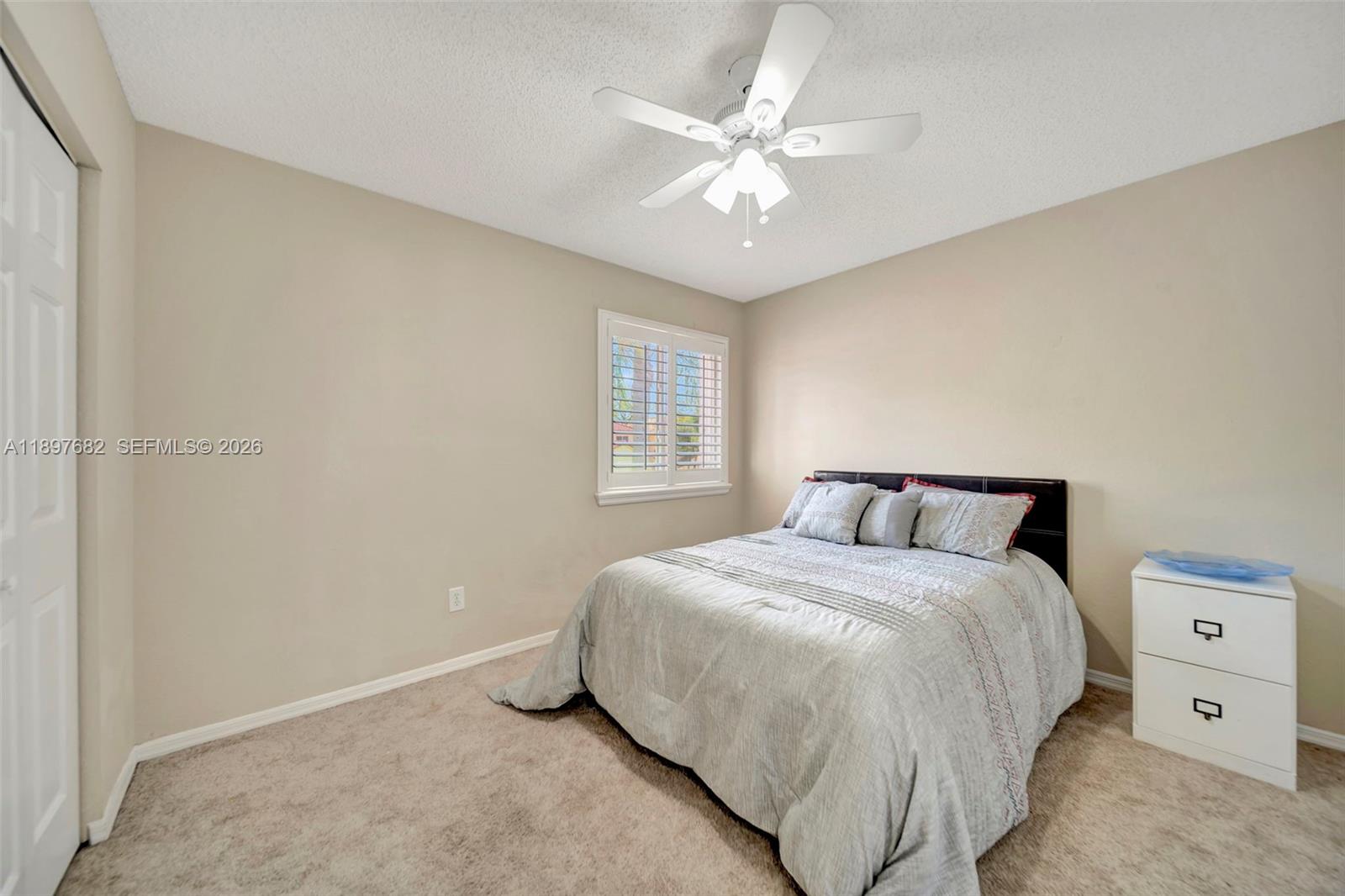 HOLLYWOOD LAKES COUNTRY C - Residential